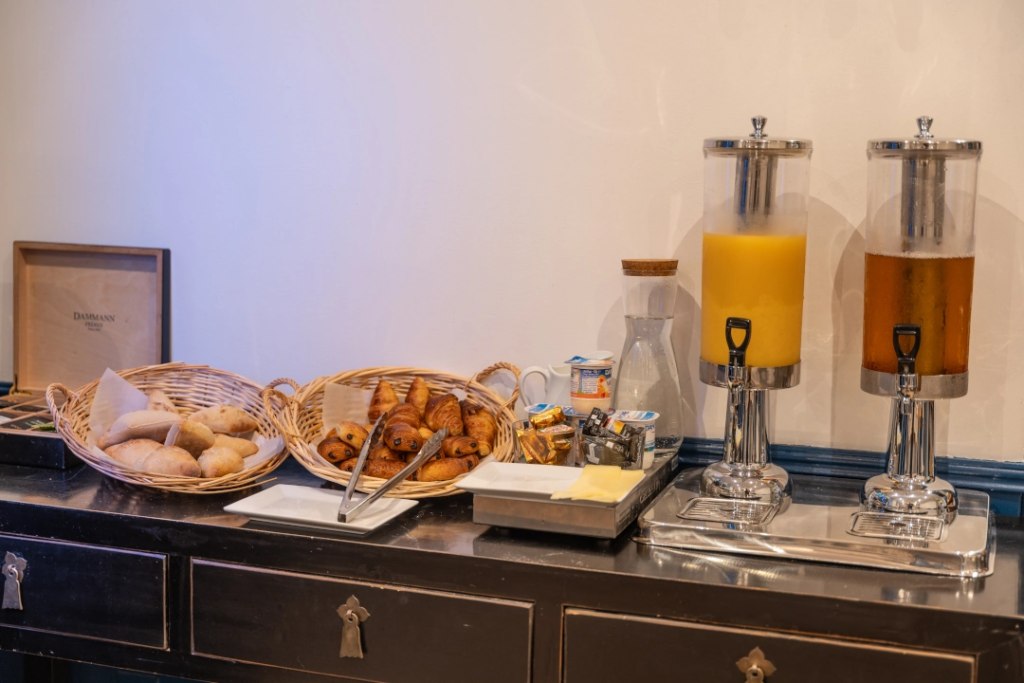 Viennoiseries, boissons froides et chaudes