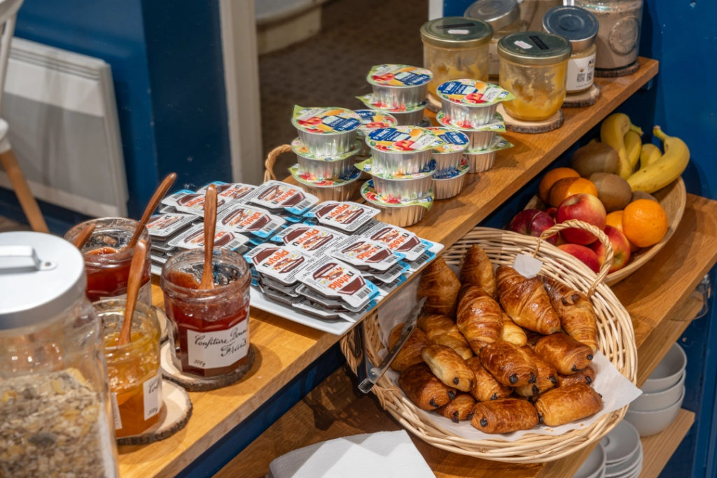 Viennoiseries, confitures,...